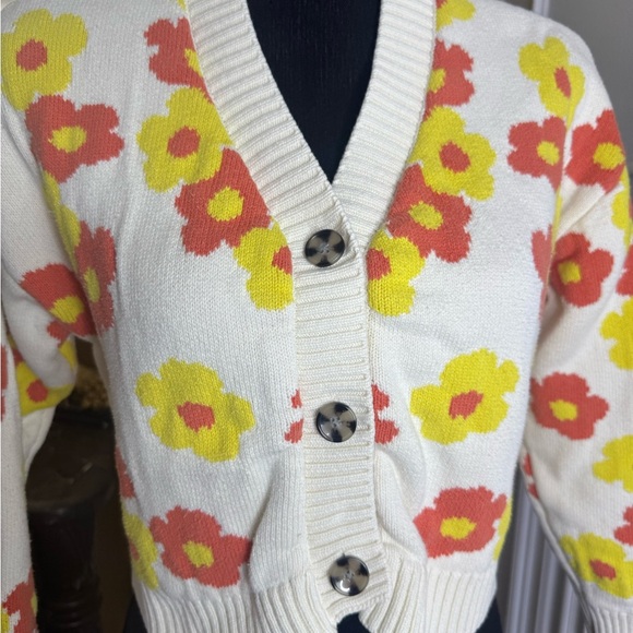 Floral Knit Cardigan - Picture 8 of 11